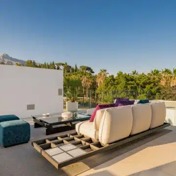Remarkable 4-bedroom villa within the prestigious Vilas 12 complex of Marbella Golden Mile, Marbella Picture 43