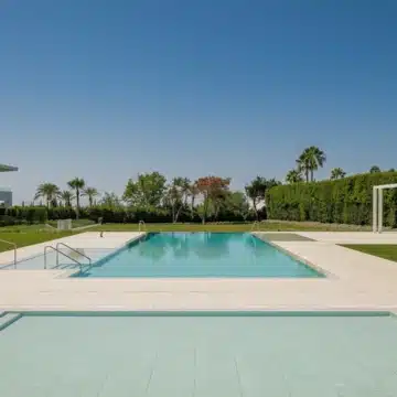 Stunning villa nestled within the prestigious Vilas 12 complex of Marbella Golden Mile, Marbella Picture 43