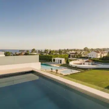 Remarkable 4-bedroom villa within the prestigious Vilas 12 complex of Marbella Golden Mile, Marbella Picture 45