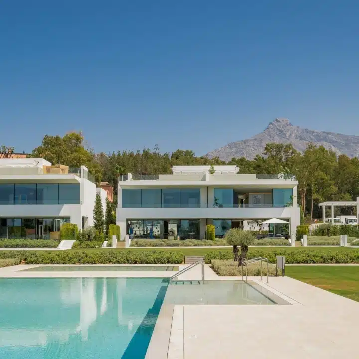 Stunning villa nestled within the prestigious Vilas 12 complex of Marbella Golden Mile, Marbella Picture