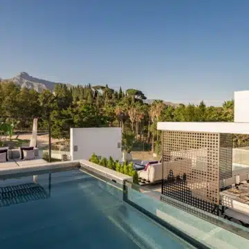 Remarkable 4-bedroom villa within the prestigious Vilas 12 complex of Marbella Golden Mile, Marbella Picture 46