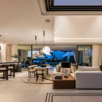 Remarkable 4-bedroom villa within the prestigious Vilas 12 complex of Marbella Golden Mile, Marbella Picture 53