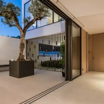 Remarkable 4-bedroom villa within the prestigious Vilas 12 complex of Marbella Golden Mile, Marbella Picture 62