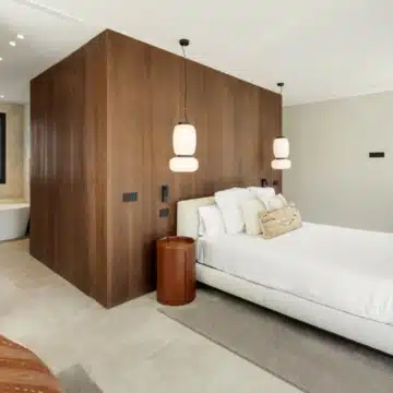 Contemporary 5-bedroom villa with its natural surroundings in La Cerquilla, Nueva Andalucía Picture 8