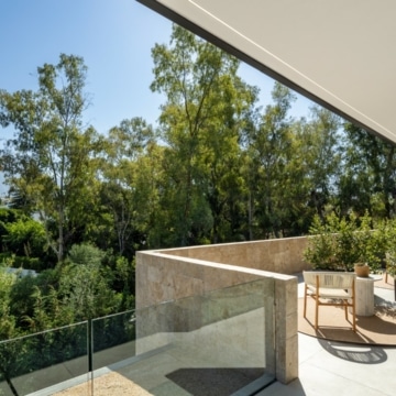 Contemporary 5-bedroom villa with its natural surroundings in La Cerquilla, Nueva Andalucía Picture 18