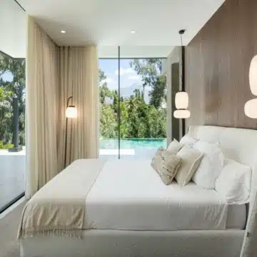 Contemporary 5-bedroom villa with its natural surroundings in La Cerquilla, Nueva Andalucía Picture 20