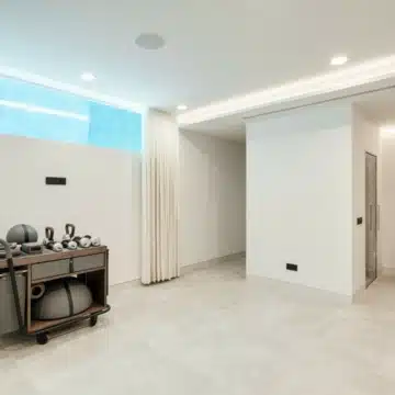 Contemporary 5-bedroom villa with its natural surroundings in La Cerquilla, Nueva Andalucía Picture 28