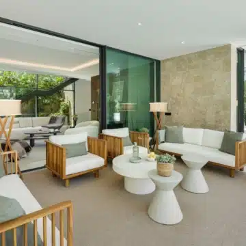 Contemporary 5-bedroom villa with its natural surroundings in La Cerquilla, Nueva Andalucía Picture 5