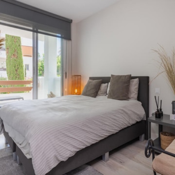 Refurbished 3-bedroom apartment with amazing outdoor space in Selwo Hills, Estepona Picture 4