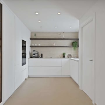 Refurbished exceptional 3-bedroom duplex penthouse on front-line golf in La Quinta, Benahavis Picture 4