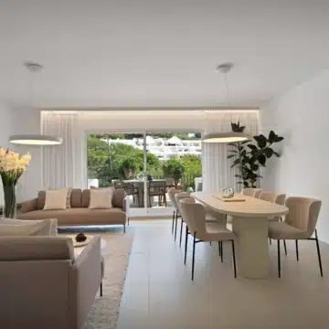 Refurbished exceptional 3-bedroom duplex penthouse on front-line golf in La Quinta, Benahavis Picture 0