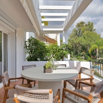 Refurbished exceptional 3-bedroom duplex penthouse on front-line golf in La Quinta, Benahavis Picture 24