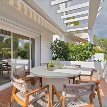 Refurbished exceptional 3-bedroom duplex penthouse on front-line golf in La Quinta, Benahavis Picture 25