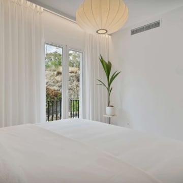 Refurbished exceptional 3-bedroom duplex penthouse on front-line golf in La Quinta, Benahavis Picture 21