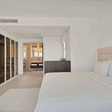 Refurbished exceptional 3-bedroom duplex penthouse on front-line golf in La Quinta, Benahavis Picture 26
