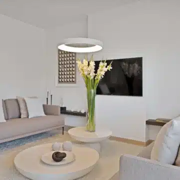 Refurbished exceptional 3-bedroom duplex penthouse on front-line golf in La Quinta, Benahavis Picture 15