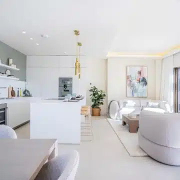 New beachfront villa in the prestigious gated community of Velaya, Estepona Picture 11