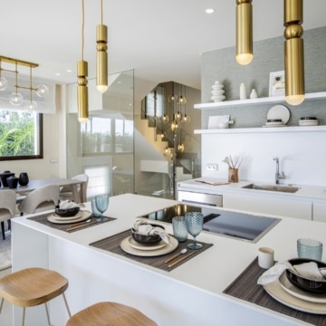 New beachfront villa in the prestigious gated community of Velaya, Estepona Picture 6