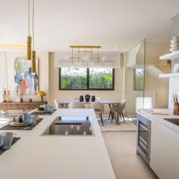 New beachfront villa in the prestigious gated community of Velaya, Estepona Picture 8