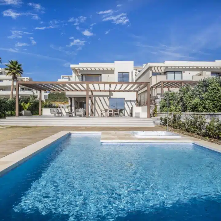 New beachfront villa in the prestigious gated community of Velaya, Estepona Picture