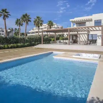 New beachfront villa in the prestigious gated community of Velaya, Estepona Picture 29