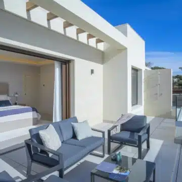 New beachfront villa in the prestigious gated community of Velaya, Estepona Picture 31