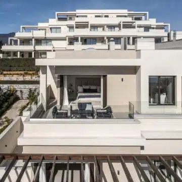 New beachfront villa in the prestigious gated community of Velaya, Estepona Picture 33