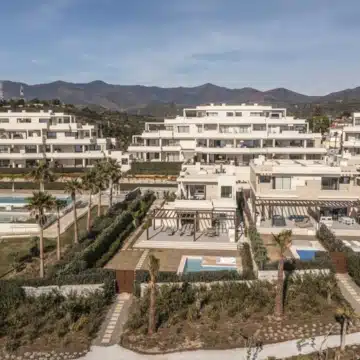 New beachfront villa in the prestigious gated community of Velaya, Estepona Picture 16
