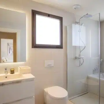 New beachfront villa in the prestigious gated community of Velaya, Estepona Picture 19