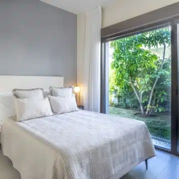New beachfront villa in the prestigious gated community of Velaya, Estepona Picture 3
