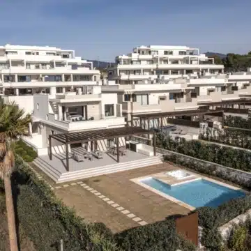 New beachfront villa in the prestigious gated community of Velaya, Estepona Picture 18