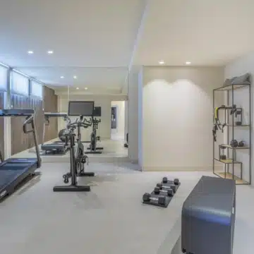 New beachfront villa in the prestigious gated community of Velaya, Estepona Picture 46