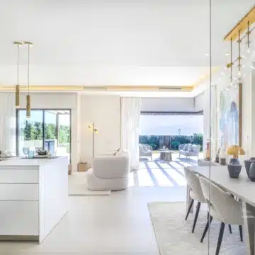 New beachfront villa in the prestigious gated community of Velaya, Estepona Picture 21
