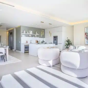 New beachfront villa in the prestigious gated community of Velaya, Estepona Picture 12