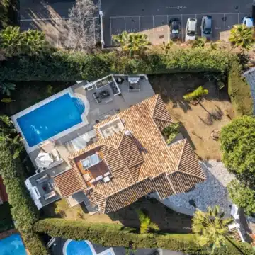 Charming Andalusian style villa in Marbella Country Club, Marbella Picture 9