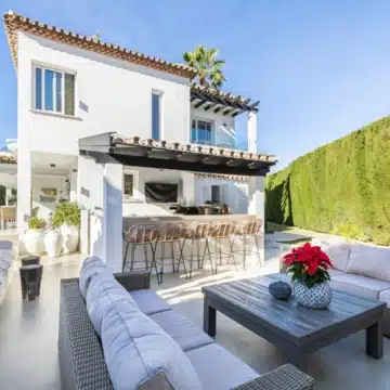 Charming Andalusian style villa in Marbella Country Club, Marbella Picture 0