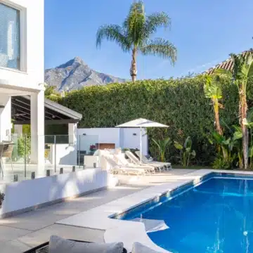 Charming Andalusian style villa in Marbella Country Club, Marbella Picture 8