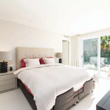 Charming Andalusian style villa in Marbella Country Club, Marbella Picture 17