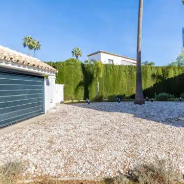 Charming Andalusian style villa in Marbella Country Club, Marbella Picture 19