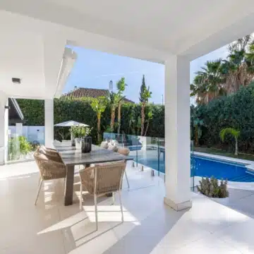 Charming Andalusian style villa in Marbella Country Club, Marbella Picture 13