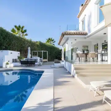 Charming Andalusian style villa in Marbella Country Club, Marbella Picture 3