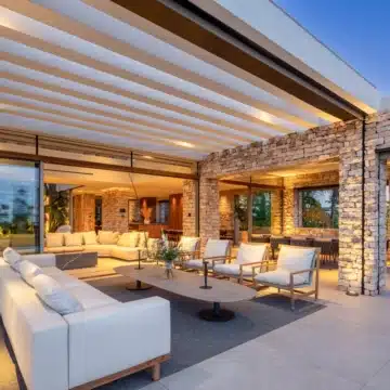 Architectural masterpiece with breathtaking views of La Concha and Mediterranean sea in Nueva Andalucia, Picture 0