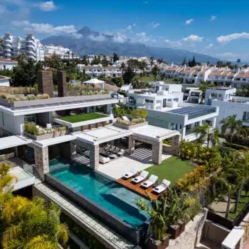 Architectural masterpiece with breathtaking views of La Concha and Mediterranean sea in Nueva Andalucia, Picture 20