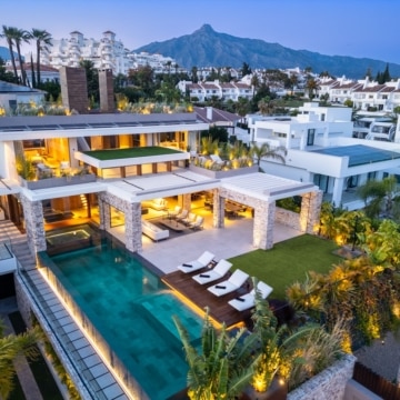 Architectural masterpiece with breathtaking views of La Concha and Mediterranean sea in Nueva Andalucia, Picture 22