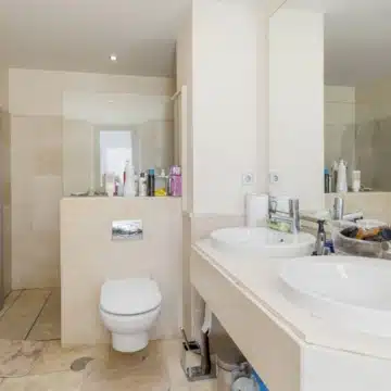 Beautiful and spacious duplex penthouse within the Los Flamingos Golf Resort, Benahavis Picture 15