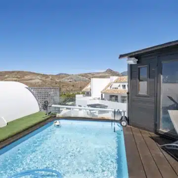 Beautiful and spacious duplex penthouse within the Los Flamingos Golf Resort, Benahavis Picture 6