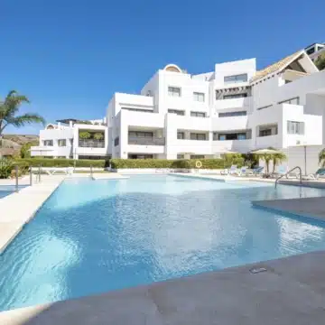 Beautiful and spacious duplex penthouse within the Los Flamingos Golf Resort, Benahavis Picture 2