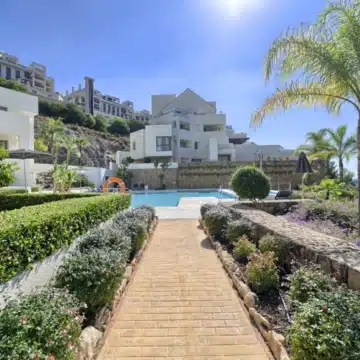 Beautiful and spacious duplex penthouse within the Los Flamingos Golf Resort, Benahavis Picture 21