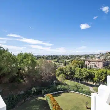 Beautiful and spacious duplex penthouse within the Los Flamingos Golf Resort, Benahavis Picture 9
