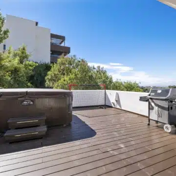 Beautiful and spacious duplex penthouse within the Los Flamingos Golf Resort, Benahavis Picture 11